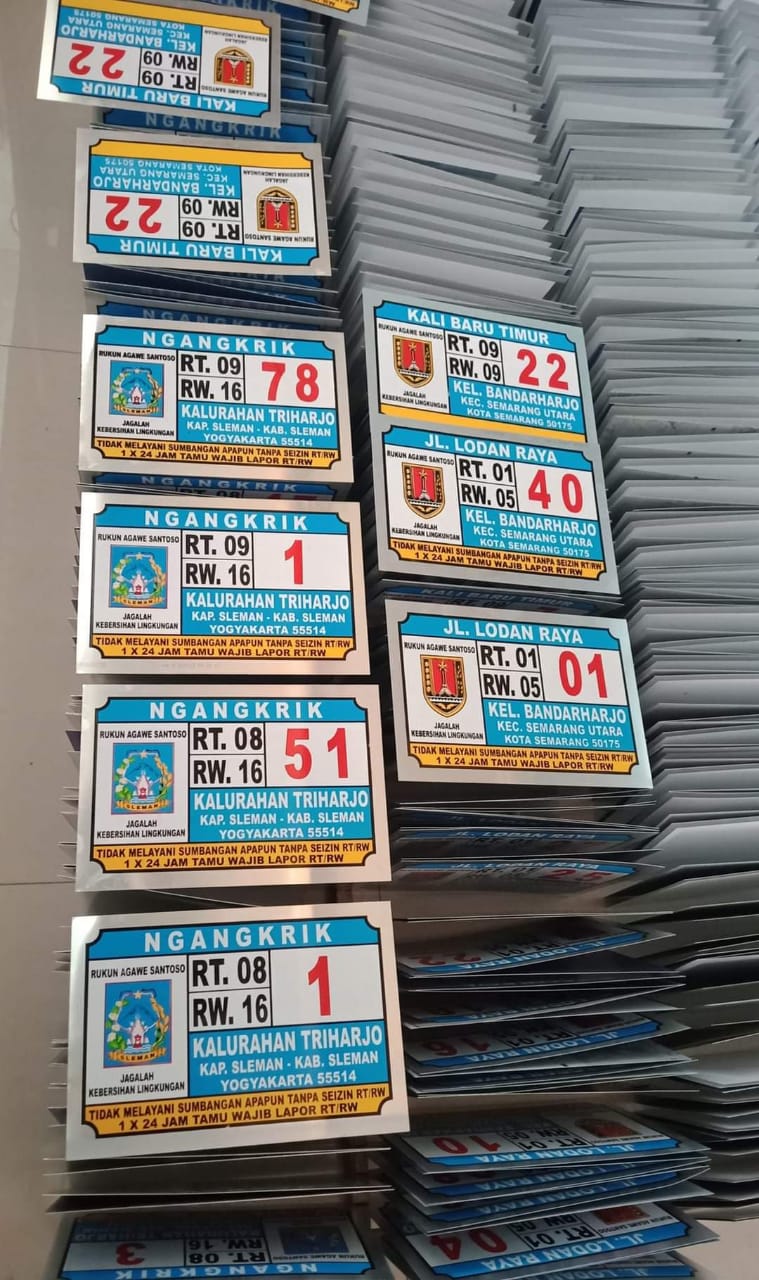 Plat nomor rumah aluminium custom elegan dan tahan lama, tersedia di Sragen – siap kirim, hubungi 085921402988