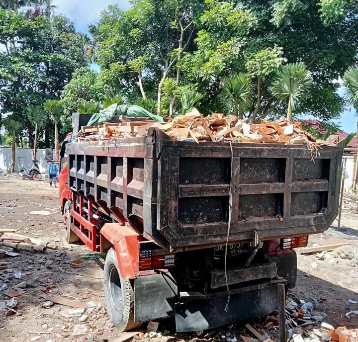 buang-sampah-proyek-denpasar