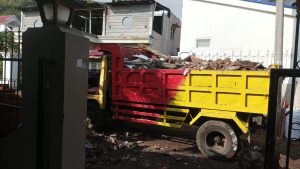 Jasa buang puing batu