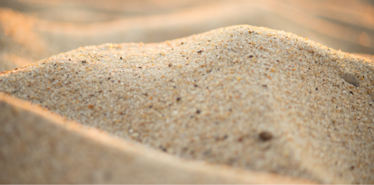 Pasir Silika: Sumber Daya Alam yang Tak Tergantikan dalam Industri Modern